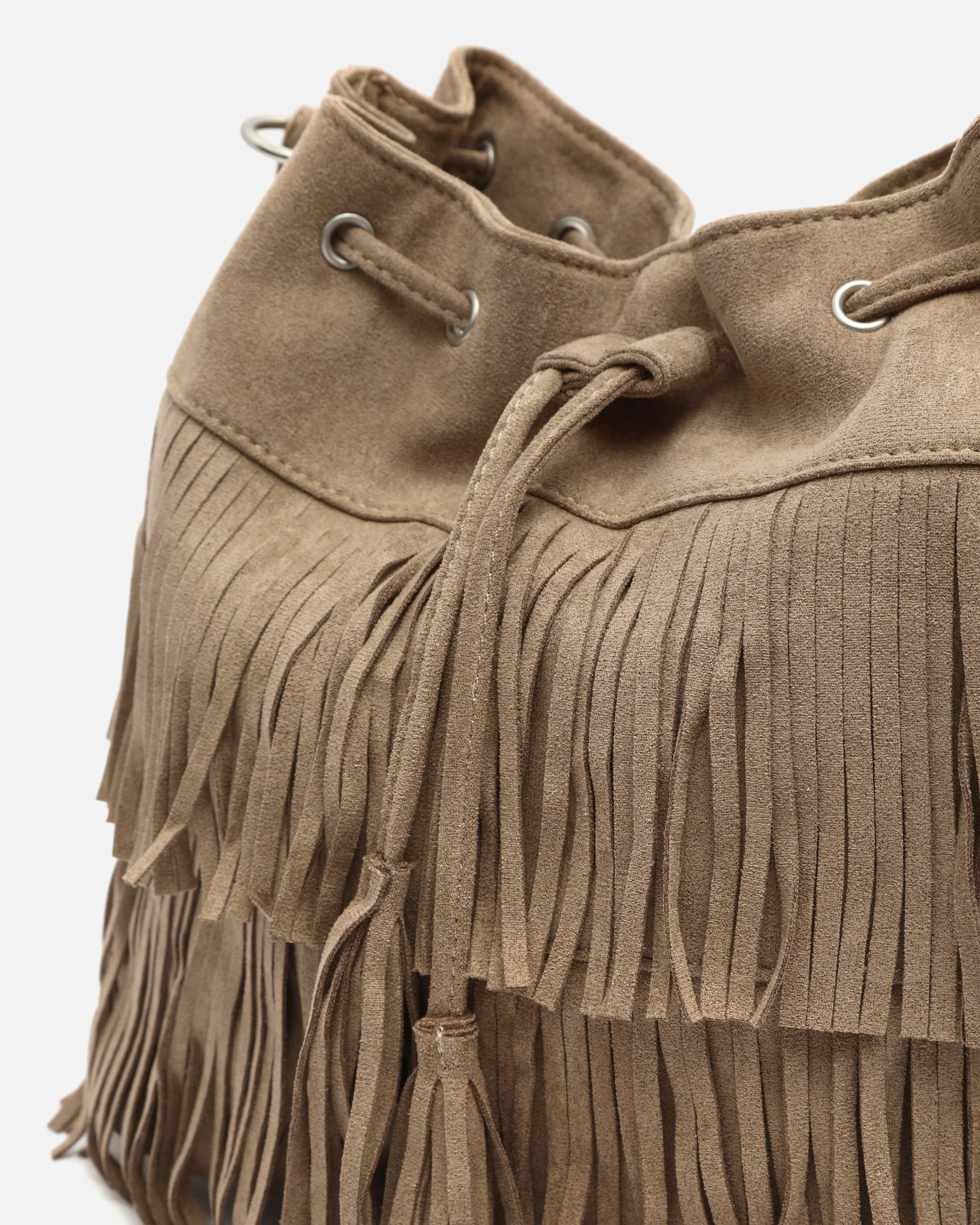 Apache bolso bucket efecto ante con flecos - Image 3