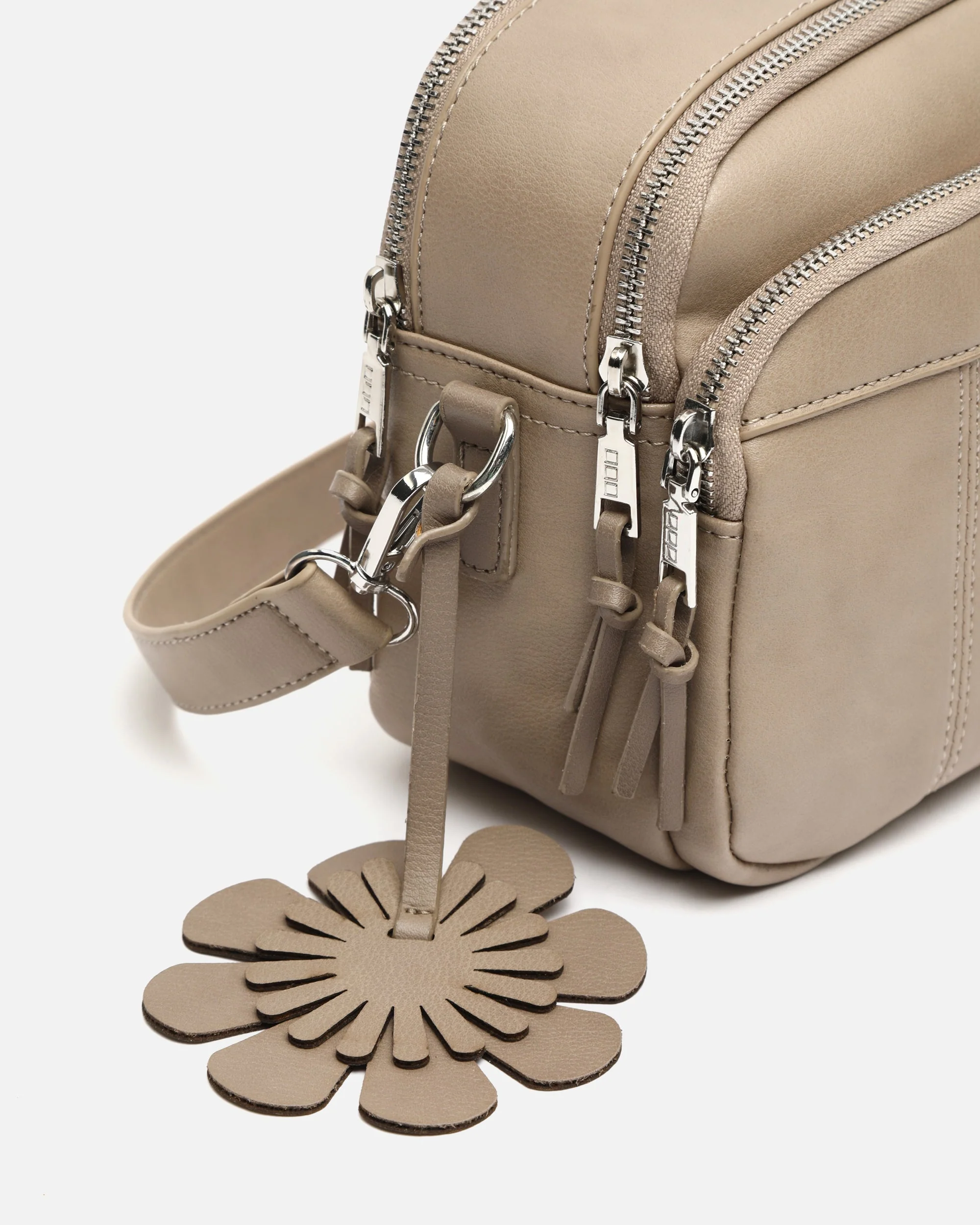 Filiberti bolso bandolera con detalle colgante - Image 15