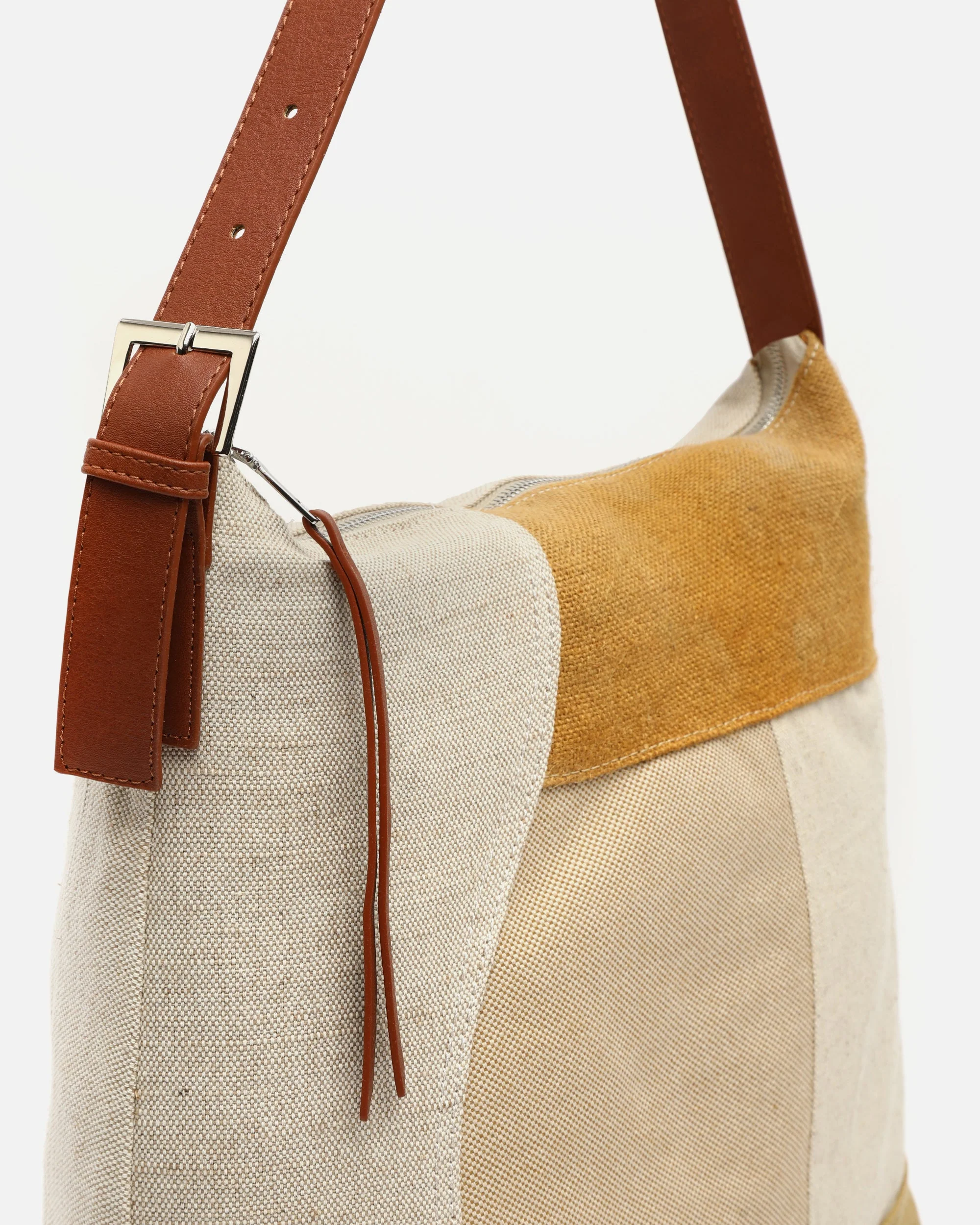Narcisa bolso hobo con estampado patchwork efecto desgastado ED. - Image 4