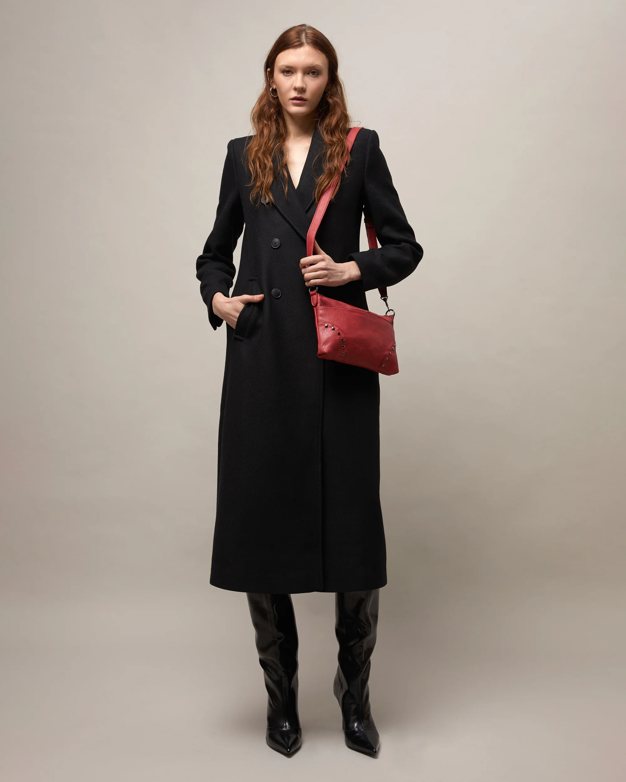 Sereny bolso bandolera pequeño con detalles metálicos - Image 3